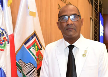 PRM en Santo Domingo Este lamenta fallecimiento del exregidor Abel Matos&nbsp;Adán Peguero sobre muerte de Matos: «La familia perremeísta pierde a un gran dirigente, leal y solidario».&nbsp;&nbsp;Santo Domingo Este.-&nbsp;La dirección&nbsp; municipal del Partido Revolucionario Moderno (PRM) en Santo Domingo Este, lamentó este miércoles el fallecimiento del exregidor y prominente dirigente de esa organización política, Abel Elías Matos.&nbsp;El suceso se registró en el interior de su residencia, en el sector Los Mina Viejo y falleció mientras recibía&nbsp; atenciones médicas en un centro de salud, generando consternación en la comunidad política y entre sus allegados.&nbsp;Adán Peguero, presidente municipal del PRM manifestó que con la muerte inesperada de Abel Elías Matos el partido oficialista, Santo Domingo Este y el país pierde «a un hombre de grandes cualidades».&nbsp;Explicó que Matos fue un dirigente fundador del PRM, que dedicó gran parte de su vida en defensa de la democracia dominicana, lo cual lo hacia solo por pasión y compromiso con su patria.&nbsp;“Abel Matos fue un hombre de consideraciones para nosotros trascendentales&nbsp; muy importantes,&nbsp; la familia perremeísta pierde un grande de sus miembros, un defensor de la municipalidad y su municipio a carta cabal por lo que entendemos es una perdida irreparable no tan solo para su familia, sino que para el PRM y el municipio Santo Domingo Este” acotó.&nbsp;Añadió que su legado perdurará para siempre por su hoja de servicio limpia transparente y apegada siempre a los mejores principios.&nbsp;El PRM ha resaltado el legado de Matos en la comunidad y su dedicación a mejorar las condiciones de vida en Santo Domingo Este. En un comunicado, el partido expresó su tristeza ante esta pérdida y envió sus condolencias a la familia y amigos del exregidor en estos momentos difíciles.