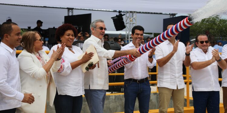 Abinader inaugura segunda fase del Puerto Cabo Rojo y el acueducto que beneficiará ocho mil habitaciones del área turística