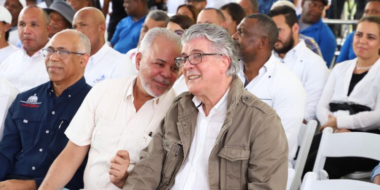 Roberto Santana se solidariza con llamado de Salazar para preservar cuencas hidrográficas