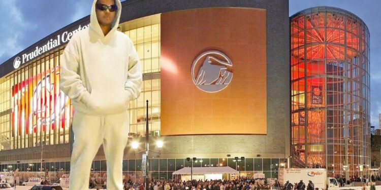 Santiago Matías “Alofoke” Une a los Dominicanos y Latinos en el Prudential Center en una Noche Histórica para la Música Latina