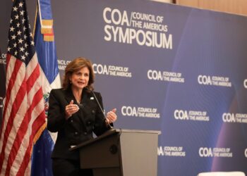Raquel Peña en simposio del COA: “República Dominicana ha recorrido un camino extraordinario de transformación»
