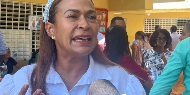 El gobierno intenta influir en elecciones de la ADP, pero los maestros le darán una lección, asegura Adhamilka Espinal