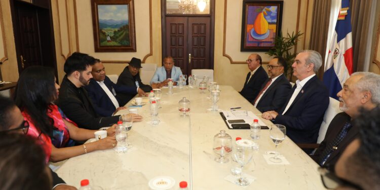 Presidente Abinader recibe a representantes de la Sociedad Dominicana de Artistas Intérpretes y Ejecutantes (SODAIE)