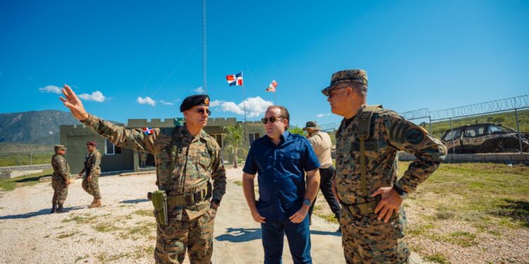 Ministro Paliza supervisa construcción de verja perimetral entre RD y Haití; obra está avanzada en un 84% en su primera etapa