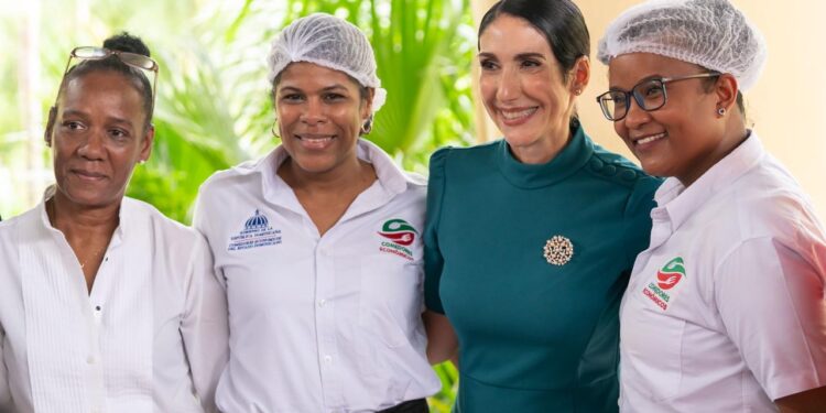 Primera dama Raquel Arbaje expresa deseo de salud y paz espiritual en solidaridad y alegría a los dominicanos en Navidad