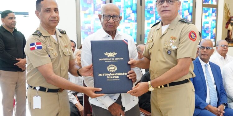 Ministro de Defensa encabeza 94 aniversario de la Junta de Retiro y reconoce a militares pensionados de mayor trayectoria