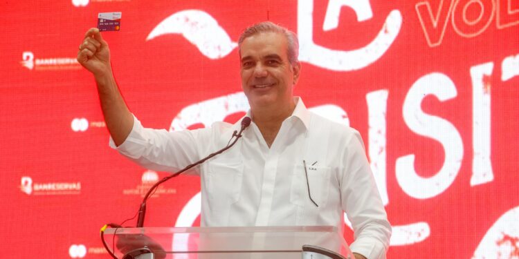 Presidente Abinader proclama “Ya llegó la Brisita, ya llegó la Navidad”, al iniciar hoy la entrega de 3 millones de bonos navideños