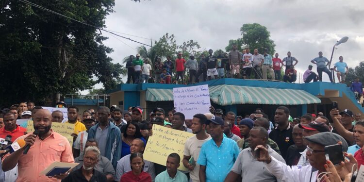 REPRESENTANTES DE ASOCIACIONES, JUNTA DE VECINOS E IGLESIAS SE OPONEN AL CIERRE DE EMPRESAS MINERAS EN EL POMIER, SAN CRISTOBAL