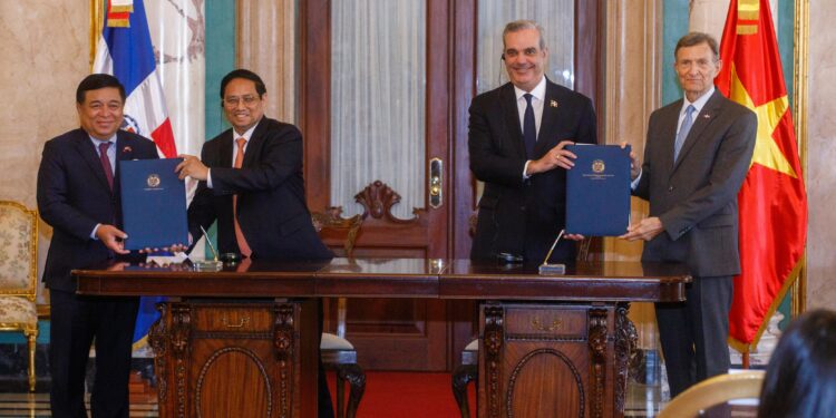 Gobierno dominicano firma acuerdos con Vietnam para fortalecer promoción del comercio, cooperación técnica e intercambios académicos y profesionales