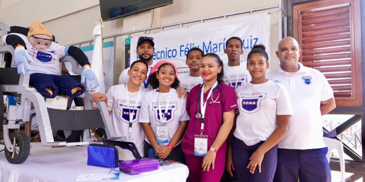 Centros educativos presentan 22 proyectos de innovación en tercera Feria Científica 2024