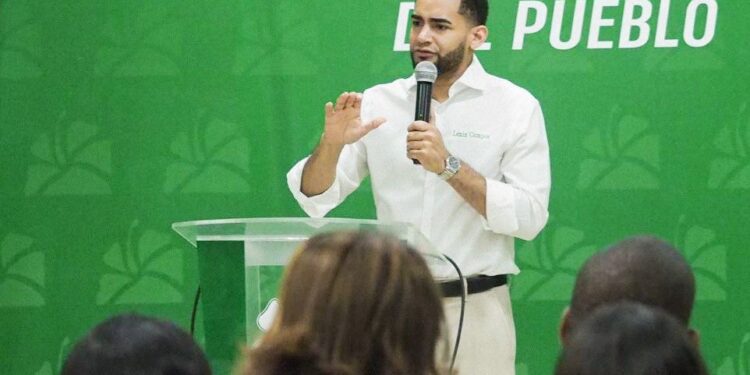 Alcalde de Las Guáranas, Lenín Campos, es elegido subsecretario general de Fedomu