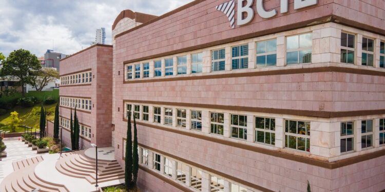 Banco Centroamericano de Integración Económica dispuesto a respaldar el proyecto del Tren Metropolitano de Santo Domingo