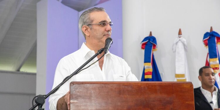 Presidente Abinader encabeza graduación histórica de los primeros 1,016 policías formados bajo la reforma policial