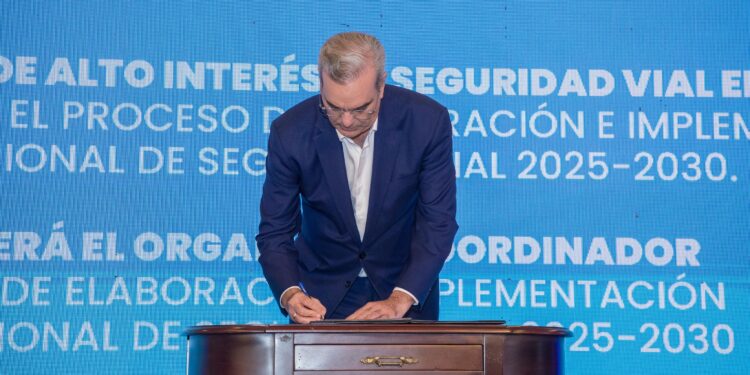 Presidente Abinader presenta Pacto Nacional por la Seguridad Vial