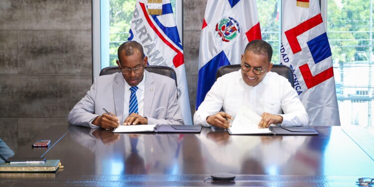 DA acuerda con Titulación agilizar proceso de ocupantes de terrenos aeropuerto internacional Pedernales