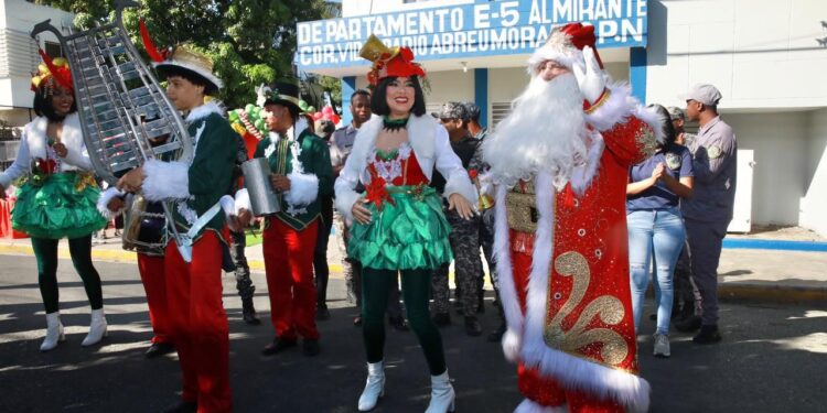 INDOTEL lleva Navidad a El Almirante y su destacamento conectado a la red