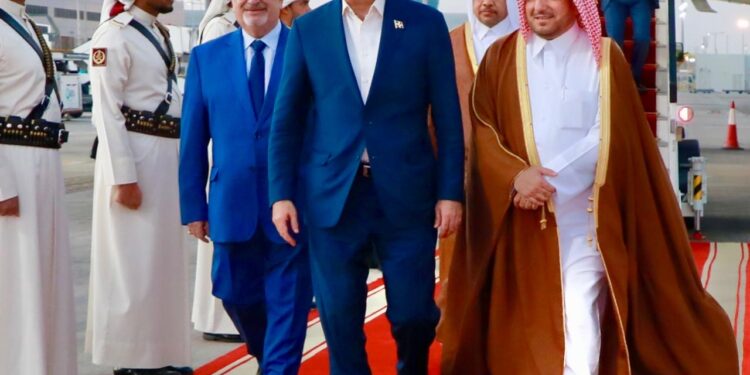 Presidente Abinader llega a Qatar para participar mañana sábado en la inauguración del Foro Mundial de Doha y agotar una visita oficial