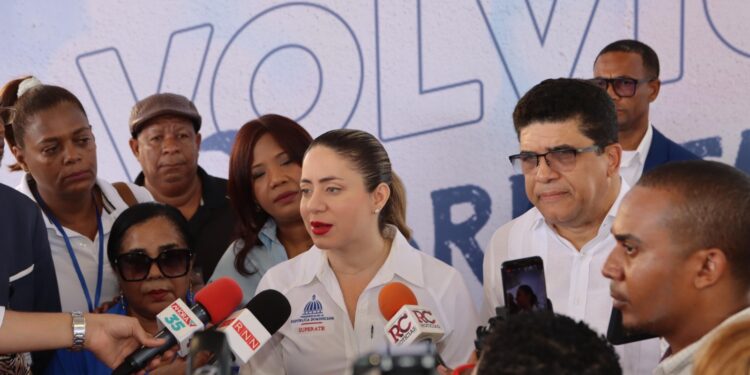 Supérate inicia entrega de Bono Navideño en Santo Domingo Este; la institución llevará la “brisita navideña” a 350 mil familias