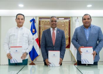 Energía y Minas formaliza entrega a la CNE de equipos de monitoreo para radiación ionizante donados por el OIEA