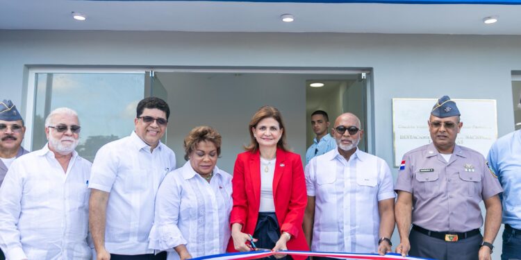 Raquel Peña inaugura destacamento en Santo Domingo Este y escuela en San Pedro de Macorís