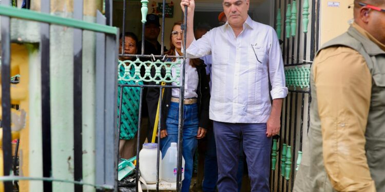 Presidente Abinader visita zonas afectadas por las lluvias en Puerto Plata para coordinar acciones frente a daños provocados