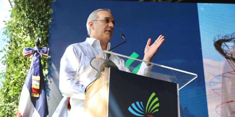 Presidente Abinader define a Refidomsa como una empresa estratégica para la República Dominicana