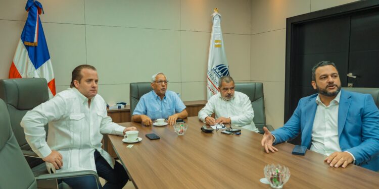 Ministros de Presidencia y Educación impulsan estrategias para cumplir metas educativas prioritarias  