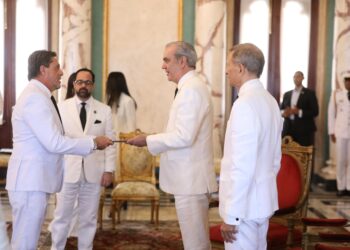 Presidente Abinader recibe cartas credenciales de siete nuevos embajadores en el país