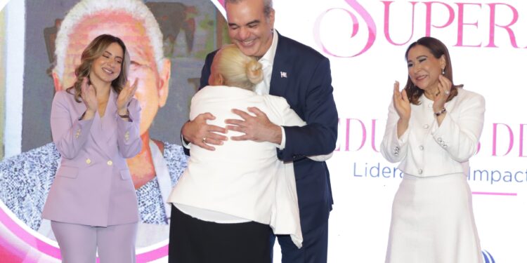 Presidente Abinader encabeza quinta edición del premio Mujer Supérate; reconocen a 36 mujeres SUPEREmprendedoras