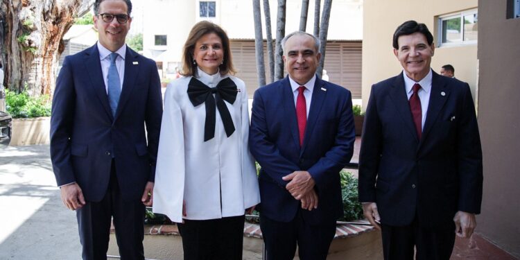 Raquel Peña celebra junto al CONEP 62 años de aporte al desarrollo nacional