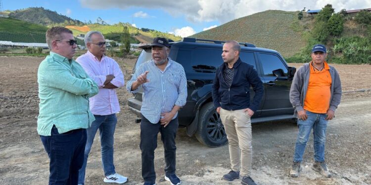 Fuerza del Pueblo presenta informe sobre situación del río Tireo en Constanza