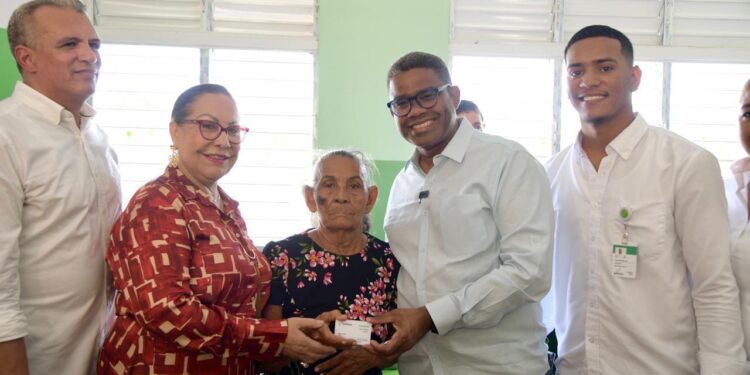 Comunitarios de Estancia del Yaque resaltan acciones sociales del Gobierno a través de Propeep