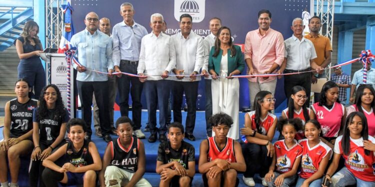 Ministro Kelvin Cruz entrega Multiuso Garibaldi Almonte, de Cotuí, totalmente remozado