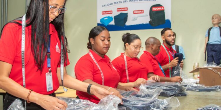 INABIE empieza a recibir miles de artículos para armar kits escolares; garantiza distribución a tiempo a los estudiantes