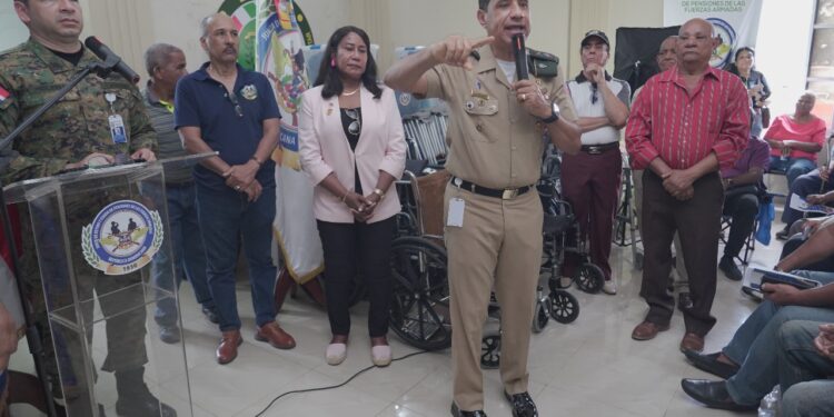 MIDE entrega ayudas, viviendas y electrodomésticos a pensionados militares en San Isidro