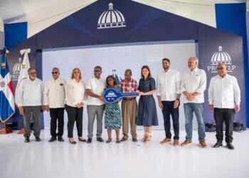 Gobierno dignifica la vida de 40 familias con entrega de viviendas en Cañada Honda; San Cristóbal