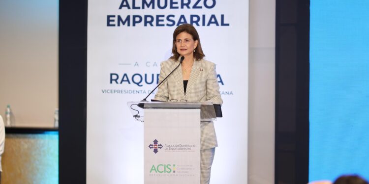 ”Queremos que las mujeres del Cibao lideren con fuerza”, afirma Raquel Peña ante empresarios y exportadores