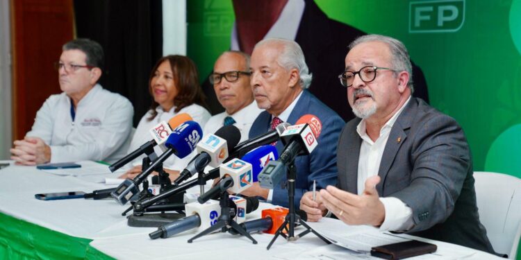 Fuerza del Pueblo alerta sobre crisis financiera en SeNaSa: “La salud de millones está en riesgo”