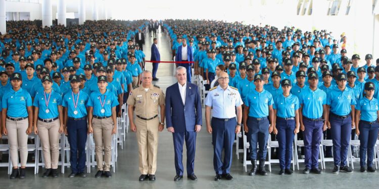 Presidente Abinader encabeza graduación y toma juramento de más de 5 mil jóvenes del Servicio Militar Voluntario