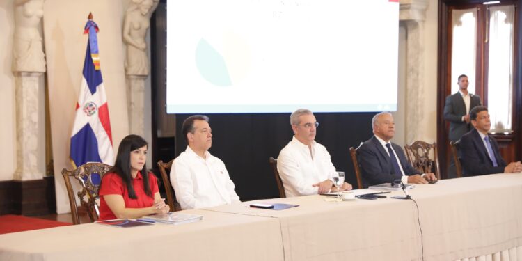 Exportaciones dominicanas marcan récord: Presidente Abinader destaca salto de 23.6% y expansión global