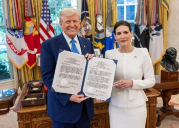 Embajadora María Isabel Castillo Báez presenta cartas credenciales al presidente Donald Trump