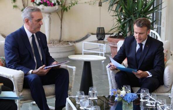 Presidente francés Emmanuel Macron manifiesta interés de su gobierno en financiar el tren metropolitano de SD y el plan integral de transporte del GSD