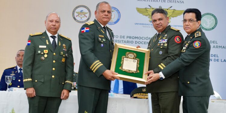 Ministerio de Defensa gradúa 192 nuevos médicos especialistas en hospitales militares universitarios