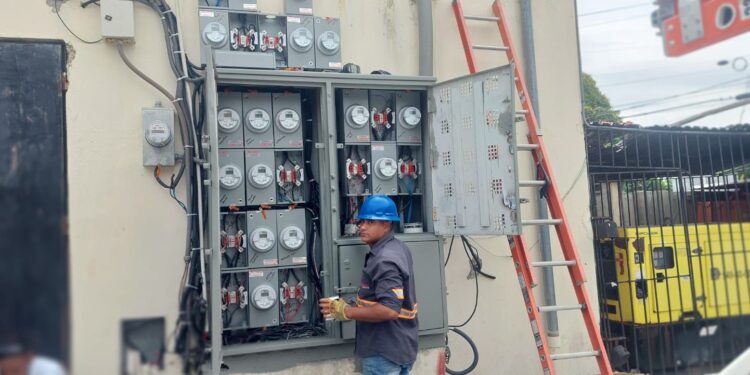 Edesur interviene plaza comercial y logra normalización en múltiples establecimientos