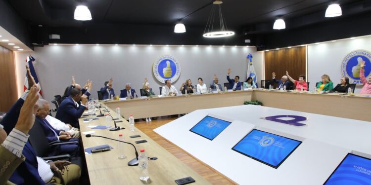 PRM aprueba continuidad de Alfredo Pacheco en la Cámara de Diputados y Ricardo de los Santos en el Senado