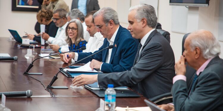 Presidente Abinader da seguimiento a acciones para que año escolar 2025-2026 sea un éxito