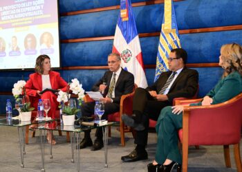 Leonel Fernández organiza en Funglode panel sobre proyecto de ley de libertad de expresión y medios audiovisuales