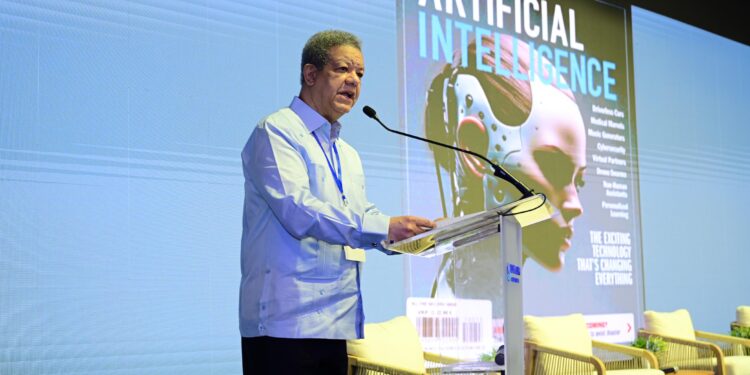 Leonel Fernández asegura que la humanidad necesita una inteligencia artificial más incluyente, “que empodere a las personas”