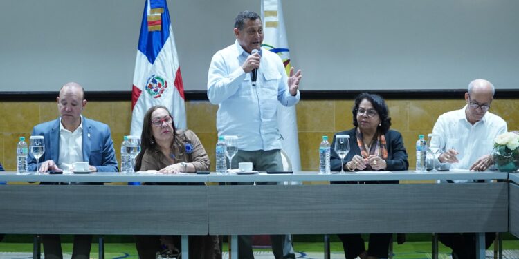 Presidente de Fedomu, Nelson Núñez, llama a alcaldes a manejar recursos con transparencia