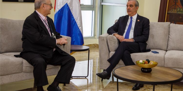 Abinader continúa diálogo nacional sobre Haití con visita este viernes al expresidente Hipólito Mejía